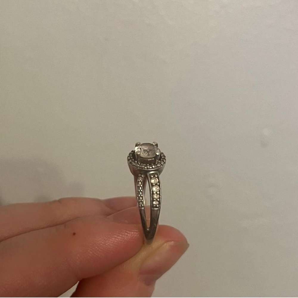 Gorgeous ring - Picture 3 of 4